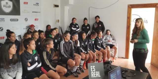 Charla de reglamento y arbitraje en Real Pilar