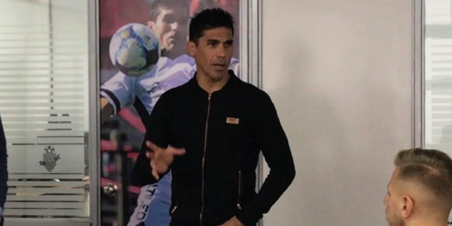 Ángel Vildozo, en la inauguración de su aula: “El fútbol y el estudio no van por separado”